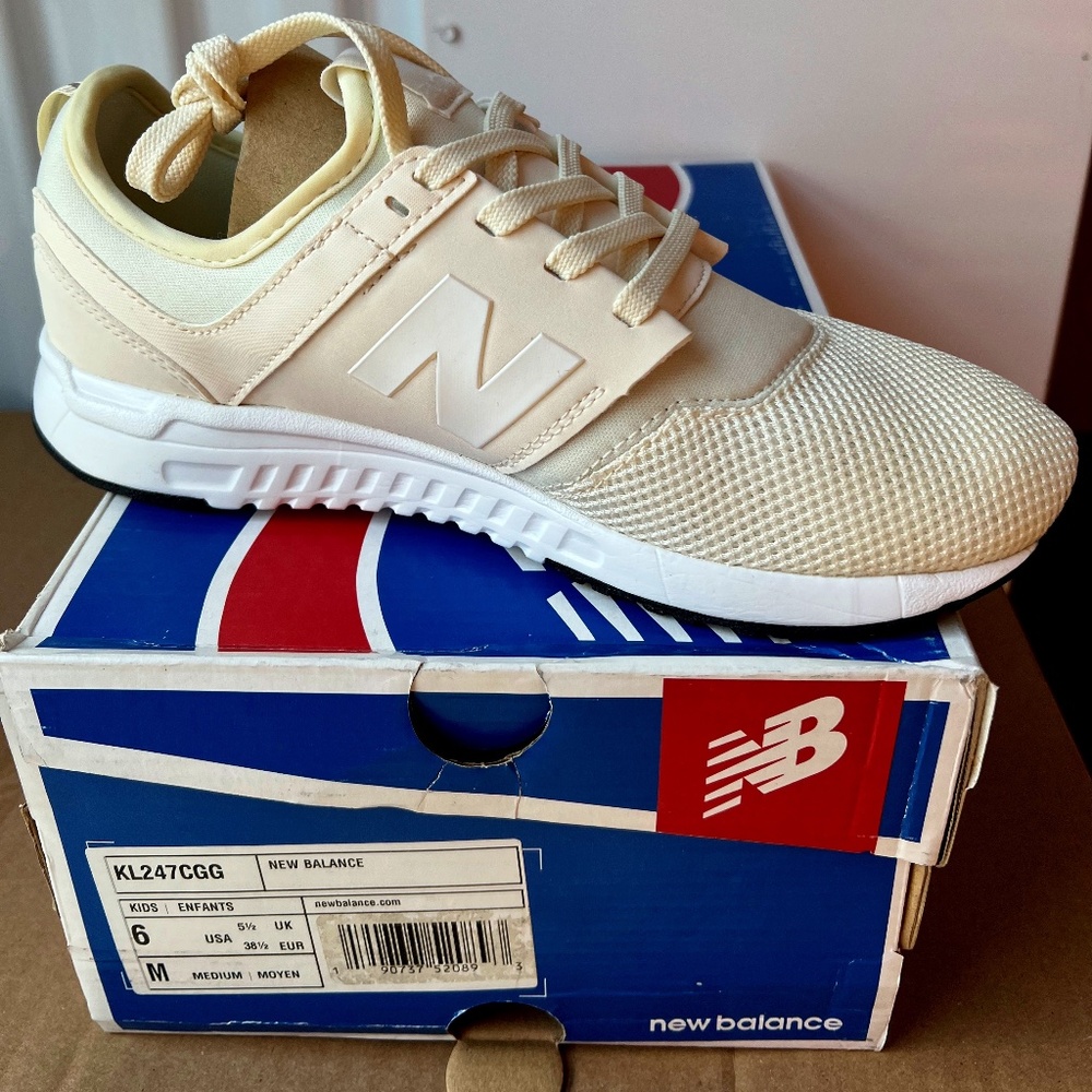 New Balance 247  Sneaker size 5, 6, Cream/White